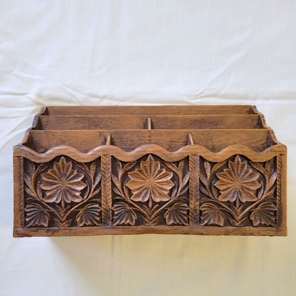 Vintage Faux Wood Dest Organizer. Beautiful Carved Design 1960's-70's - Picture 1 of 10